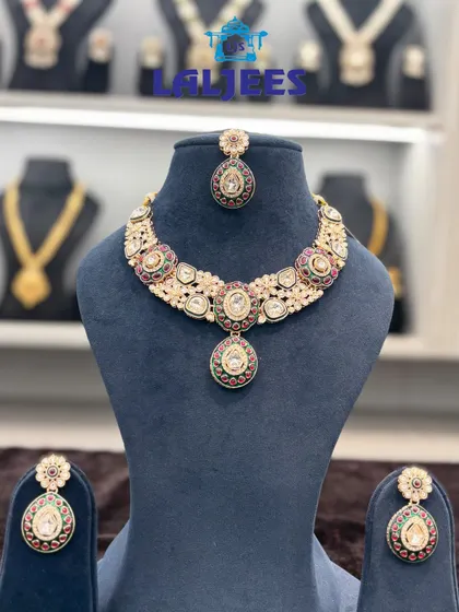 This multi-color polki choker set is a vibrant choice that can complement a variety of bridal outfits.