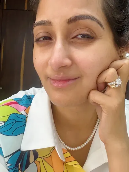 A tired but happy selfie. The third trimester brought sleepless nights, but also moments of deep gratitude and anticipation.