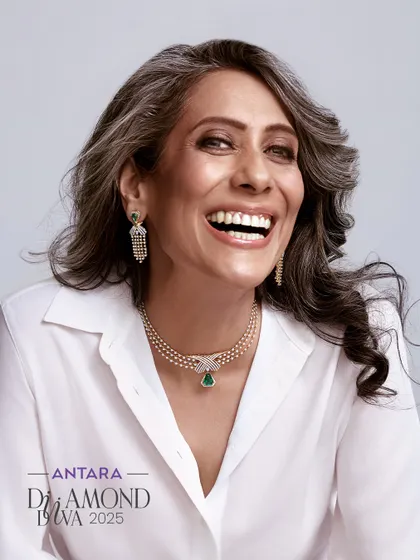 I design for the woman who doesn't wait for an occasion to celebrate herself. This sparkle is her own celebration, a gift from her to her, embodying the joy and pride of her personal journey.