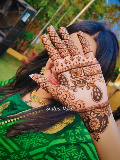 A beautiful bridal design with a doli (palanquin) motif, symbolizing the bride's journey to her new home.