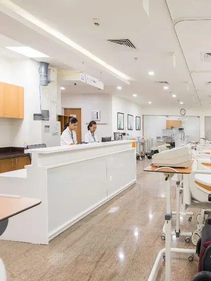 This intensive care unit is designed for critical monitoring and staff efficiency. The layout provides 360-degree access to patients, with all necessary medical equipment organized and readily available.