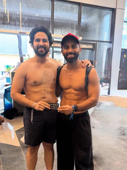 The result of months of dedicated training. Here I am with a client after a HYROX race, where over 150 people I trained smashed their goals. This is what it's all about: setting a goal, training smart, and celebrating the achievement.