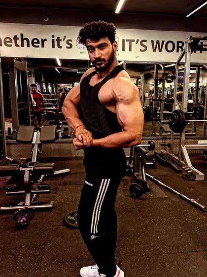 A side triceps pose, showing the details of my arm.