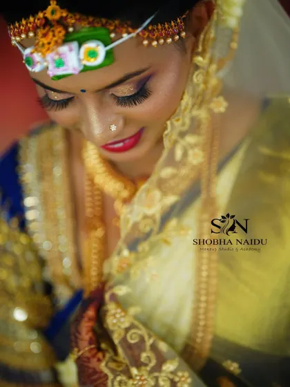Another angle of this beautiful muhurtham makeup. The gold foil on the veil adds an extra touch of tradition and glamour to the overall look.