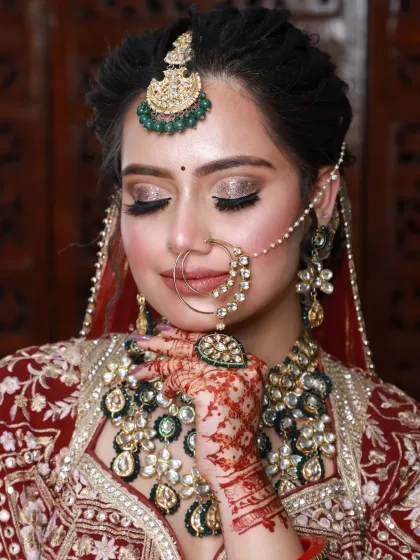 A beautiful glitter cut-crease eye makeup look. The shimmer on the lid catches the light beautifully, making the eyes the star of the show.