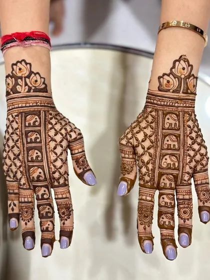 Short-length mehendi with charming elephant motifs.