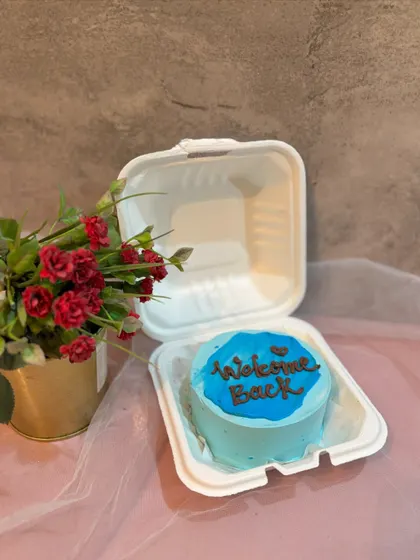 A "Welcome Back" bento cake in a cheerful blue. A sweet way to greet someone after a long time.