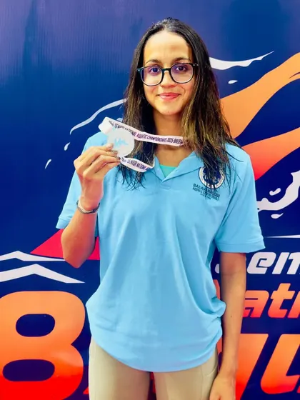 Sanjana Prabhugaonker with her silver medal in the 50m Backstroke.