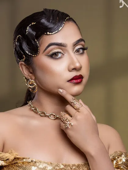 Another powerful close-up of this Brazilian-inspired high-fashion look. Mastering these advanced techniques is a key part of my makeup academy curriculum.