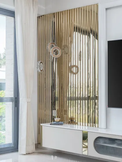 A closer look at the details that define our projects. From custom furniture and lighting to material selection and styling, every element is thoughtfully considered to create a cohesive and luxurious experience.