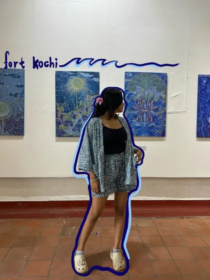 An outline doodle in shades of blue makes me stand out against the art in this Fort Kochi gallery.