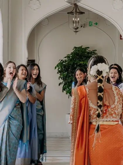 The full, uncropped shot of the bridesmaids' 'first look' reaction, capturing their genuine expressions of awe.