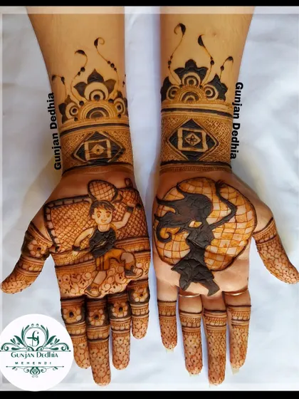 Mehendi for a sports-loving couple. This engagement design features a boy playing badminton and a girl dancing, capturing their individual passions.