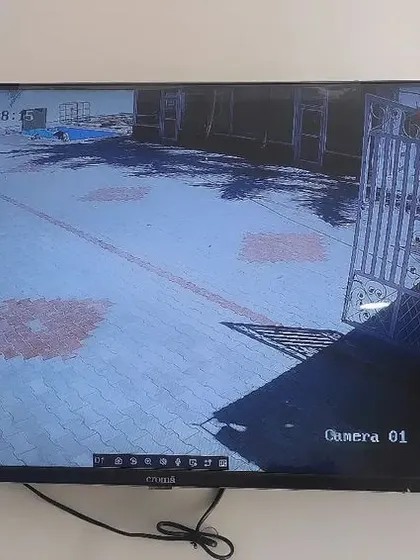 An outdoor view from the same installation, monitoring the gate and entrance pathway.
