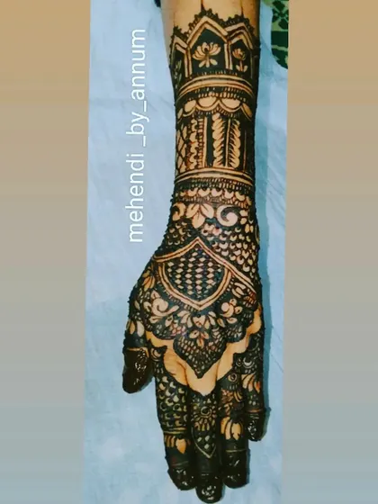 A regal bridal design featuring architectural elements inspired by palace windows, topped with a lotus motif. This style is perfect for brides who want a unique and majestic look for their wedding henna.
