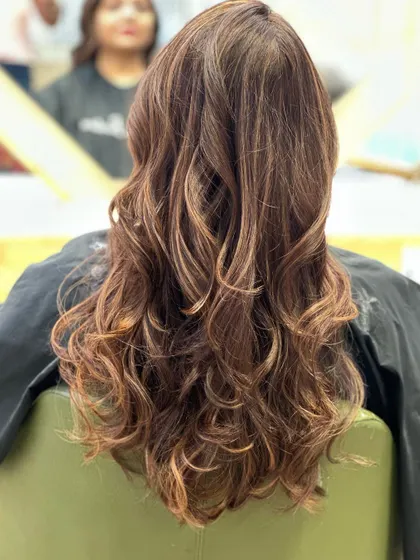 The back view of the final result, showing the beautiful flow of color.