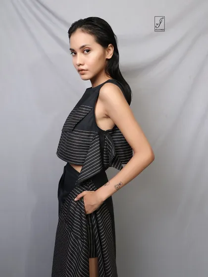 A beautiful and simple close-up that emphasizes the model's features and the clean lines of the top.