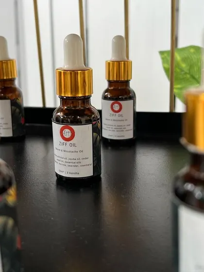 My face oils on display. Pop-ups are a great chance for you to test the texture and scent of my products before you buy.