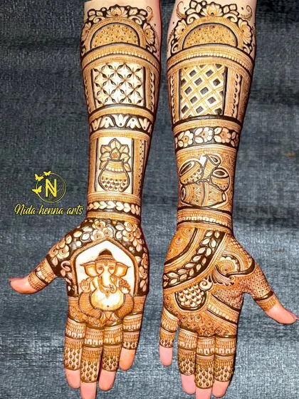 An Indian traditional design featuring a beautiful Ganesha sketch on the palm. The arms are decorated with kalash motifs, making it a very auspicious design for a bride.