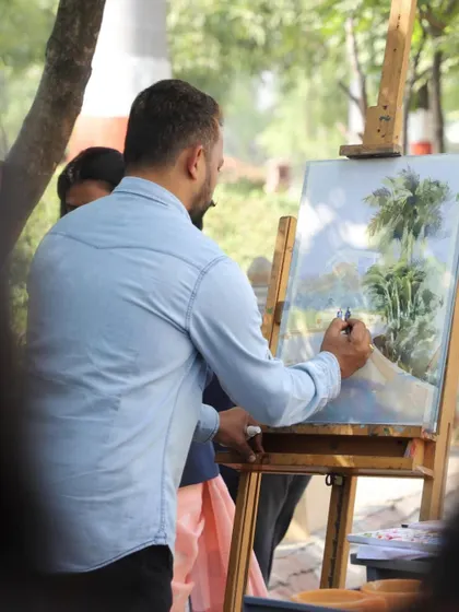 Demonstrating on the spot landscape painting for students at DY Patil College in Pune.