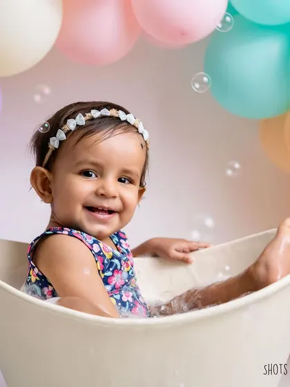 The bubble bath is always a highlight! This little one's giggles were contagious as she splashed around after her cake smash. It’s the perfect, fun-filled end to the session.
