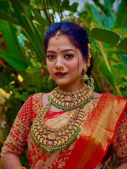 A portrait of the South Indian bride, her expression full of grace. The drape of the saree frames her face beautifully.