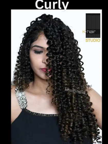 For the love of curls! This is our curly half wig, perfect for adding dramatic volume and texture while blending with your natural hair at the front.