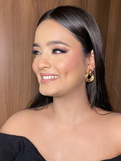 Dripping in dewy glam, with eyes that sparkle like stars. This studio shot showcases a clean, radiant makeup look that is universally flattering and perfect for any party.