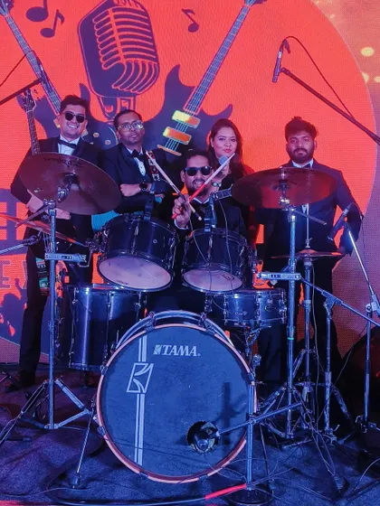 After a great show for the State Bank of India. We have extensive experience playing for major corporations, understanding the need for professionalism and high-quality entertainment.