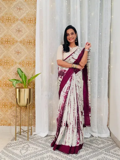 This white saree with a maroon tie-dye print is a very elegant and unique design. It's a great workwear saree that stands out.