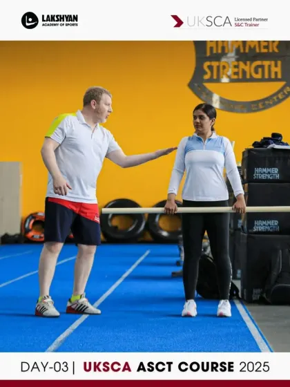 A UKSCA trainer instructs a participant on the initial phase of a lift. Day 3 is dedicated to coaching safe and effective strength exercises.