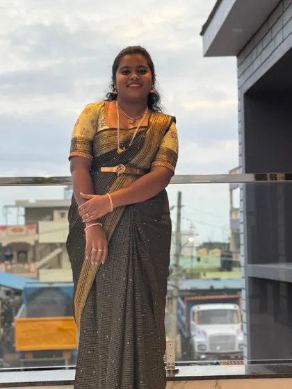 We love it when you find your perfect fit with us. Our lovely client Varsha looks beautiful in her custom Dhavala drapes.