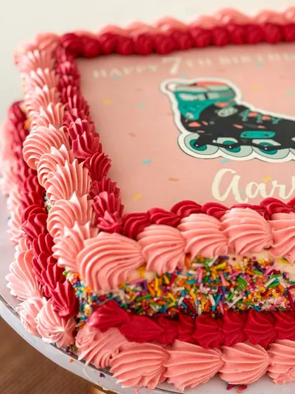 A close-up of the fault line and sprinkle detail on the skater cake.