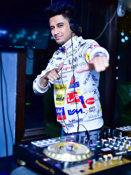 Another Monday, another chance to dance. I'm ready to kick off the week with high energy at Drava Lounge.