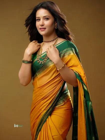 This shot showcases the elegant drape of the saree and the intricate details of the jewelry. It’s a beautiful example of a full-length traditional portrait.
