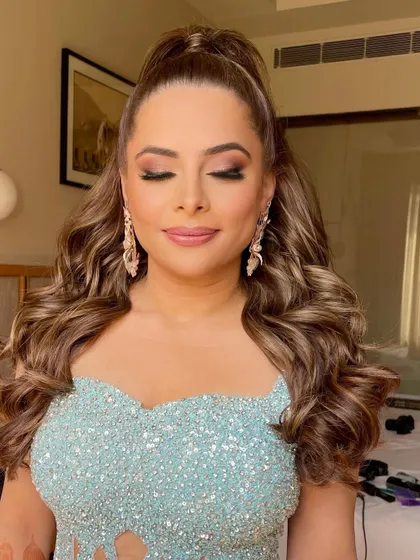A close-up of the boho-inspired high ponytail with lots of volume and soft curls.