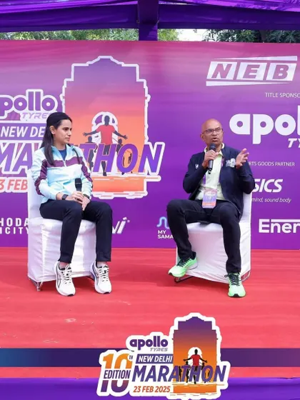 A great conversation about race preparation and strategy at the Apollo Tyres New Delhi Marathon event.