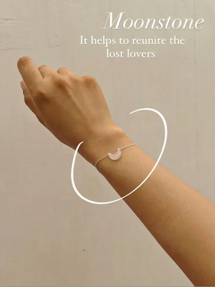 My 'ádhvaya' White Moonstone Luna bracelet is a beautiful piece for reuniting lost lovers and bringing good fortune.