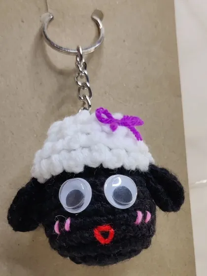 The girl version of the Shaun the Sheep keychain, complete with a little bow.
