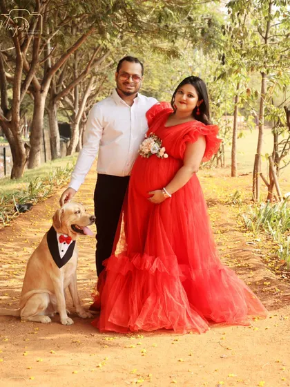 The whole family, including their handsome Labrador! Including pets in your maternity shoot makes the portraits even more personal and special.