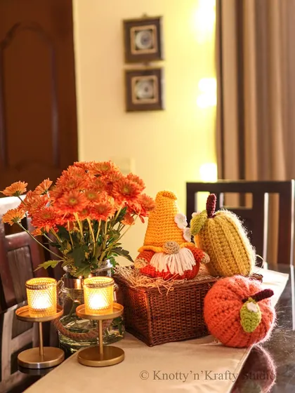 Another view of my autumn tablescape, filled with the warm colours of the season.