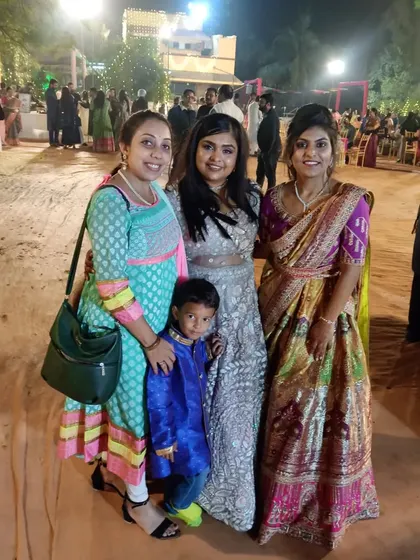 With the bride and her family. It's an honor to be part of such important family moments.