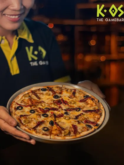 You can't go wrong with a classic. Our pizzas are made to be devoured, with a cheesy pull that’s totally Instagram-worthy and flavors that will have you ordering a second one.