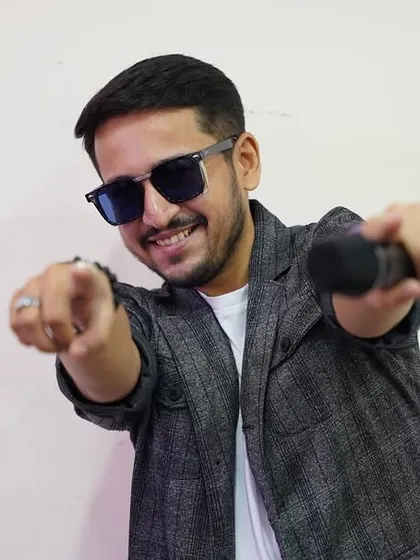 A fun, interactive pose for the camera. I want my audience to know that I'm here to entertain and have a great time with them.