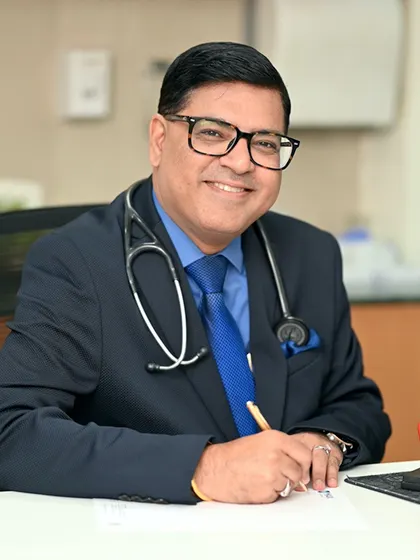 A branding portrait for a medical professional in his own clinic. Capturing doctors in their element helps build trust and credibility with potential patients by showcasing their professionalism in a familiar setting.
