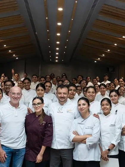 A group photo from the fabulous 2-day immersive masterclass on bean-to-bar chocolate making with Chef Olivier Fernandez and the diploma students of Lavonne.