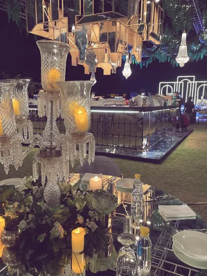 A glimpse of the sangeet night we designed for Kahran and Gourav in Jaisalmer. We used a mirrored bar and dramatic, geometric lighting installations to create a glamorous, high-energy atmosphere for the celebration.