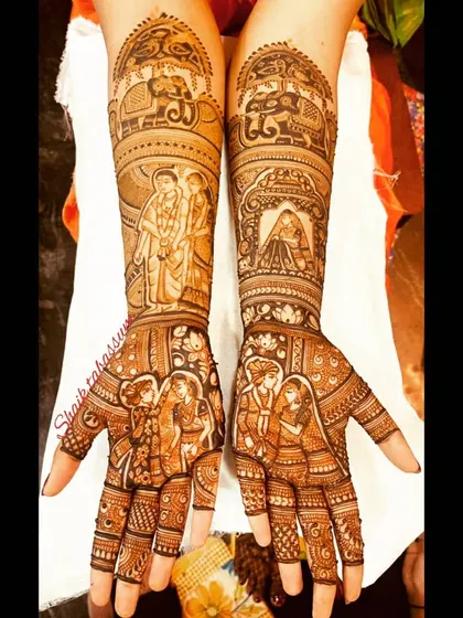 A multi-layered story on each arm. This design includes scenes from the wedding ceremony, a baraat procession, and a loving portrait of the couple, all rendered with exceptional detail.