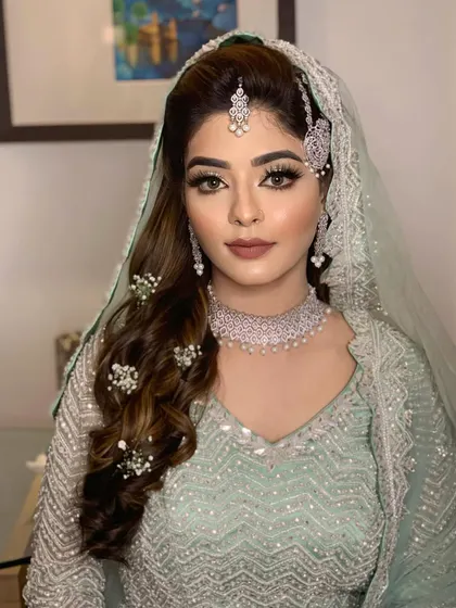 An ethereal and graceful look for Farheen’s Walima. The soft, shimmery eye makeup and glowing skin perfectly complemented her beautiful mint green and silver ensemble.