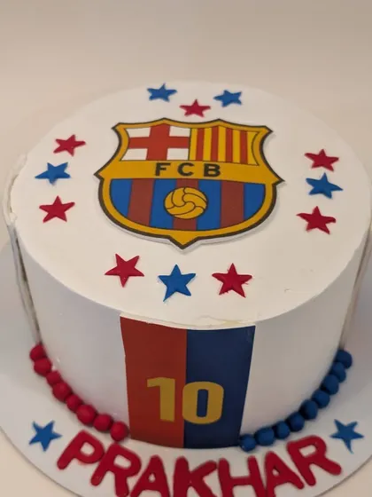 An FC Barcelona themed cake for a fan. The cake is decorated with the club's logo and colors, personalized with a name and number.